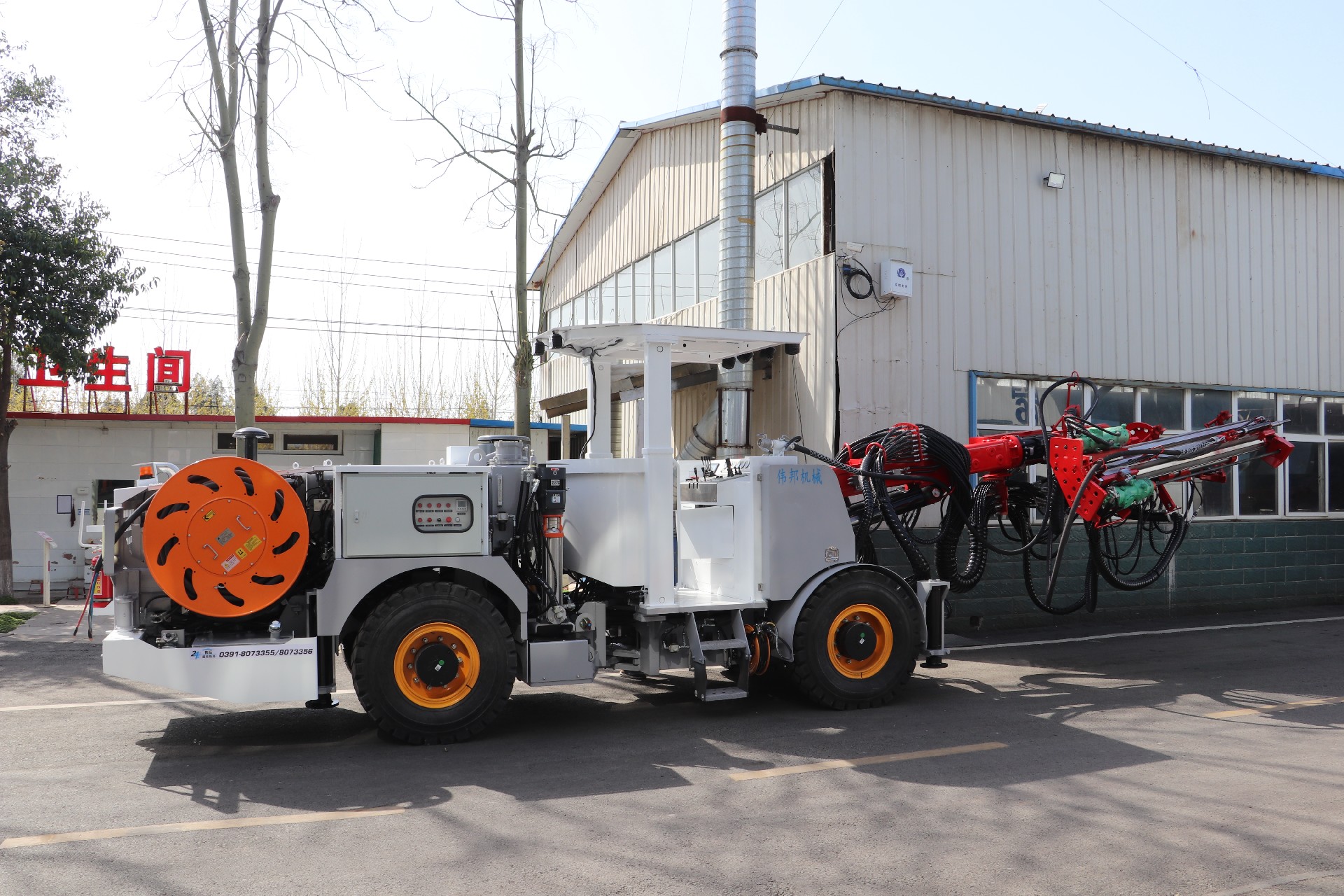 礦用液壓錨桿鉆車
